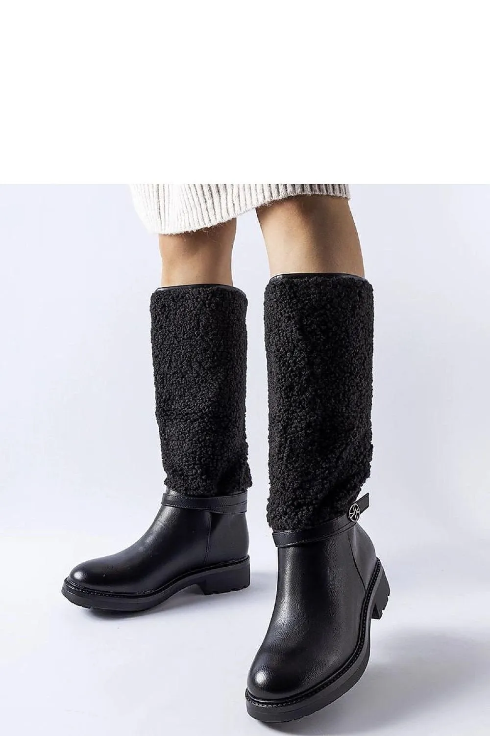 Black boots decorated with fur