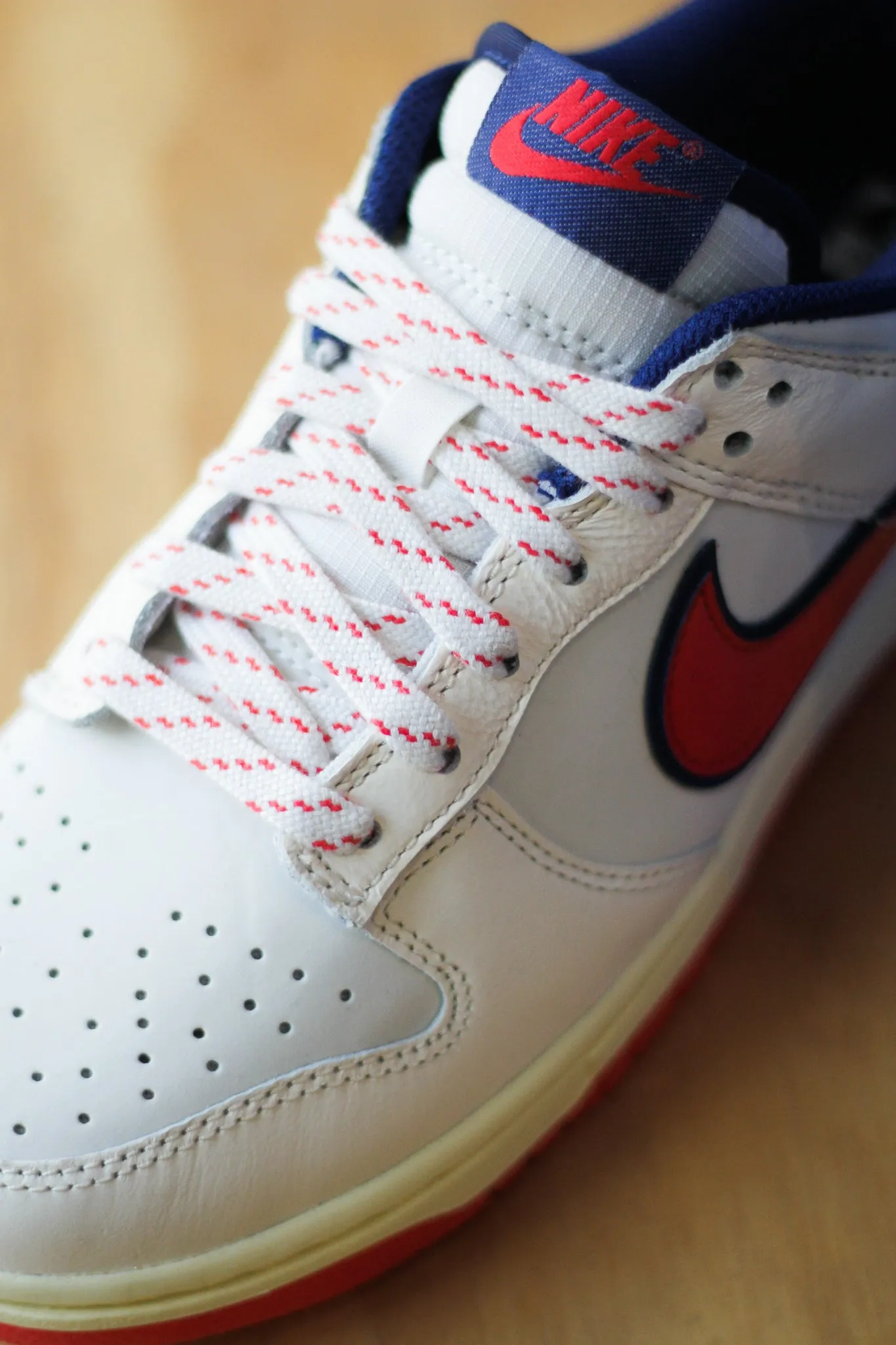 DUNK LOW PRM "PALE IVORY/LT CRIMSON-SAIL"
