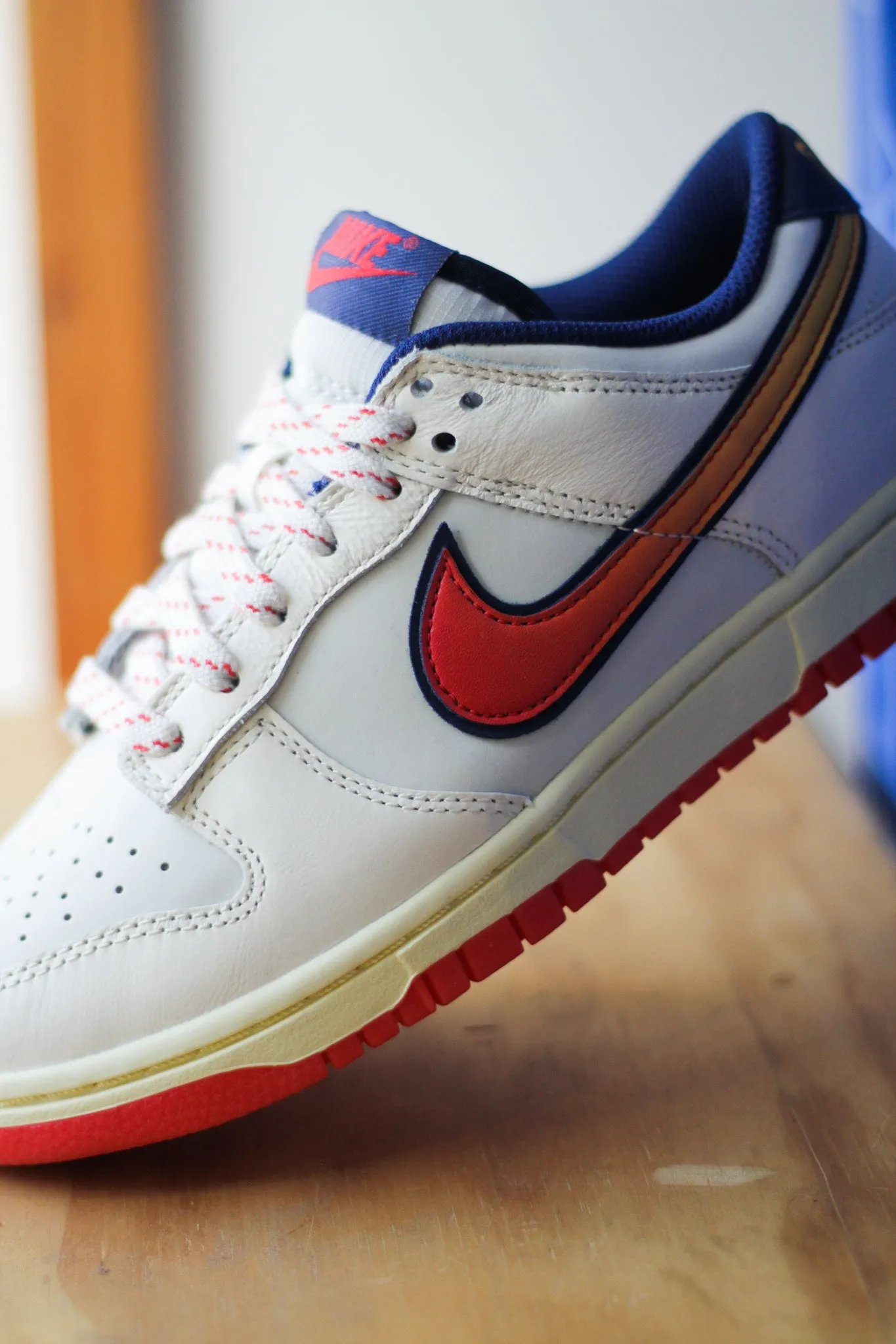 DUNK LOW PRM "PALE IVORY/LT CRIMSON-SAIL"