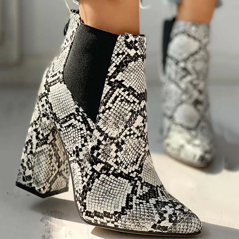 Pointed Toe Chunky Heeled Boots