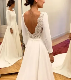 Round Neck Lace Bohemian Wedding Dresses With Long Sleeves