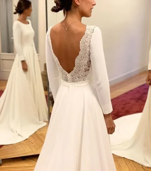 Round Neck Lace Bohemian Wedding Dresses With Long Sleeves
