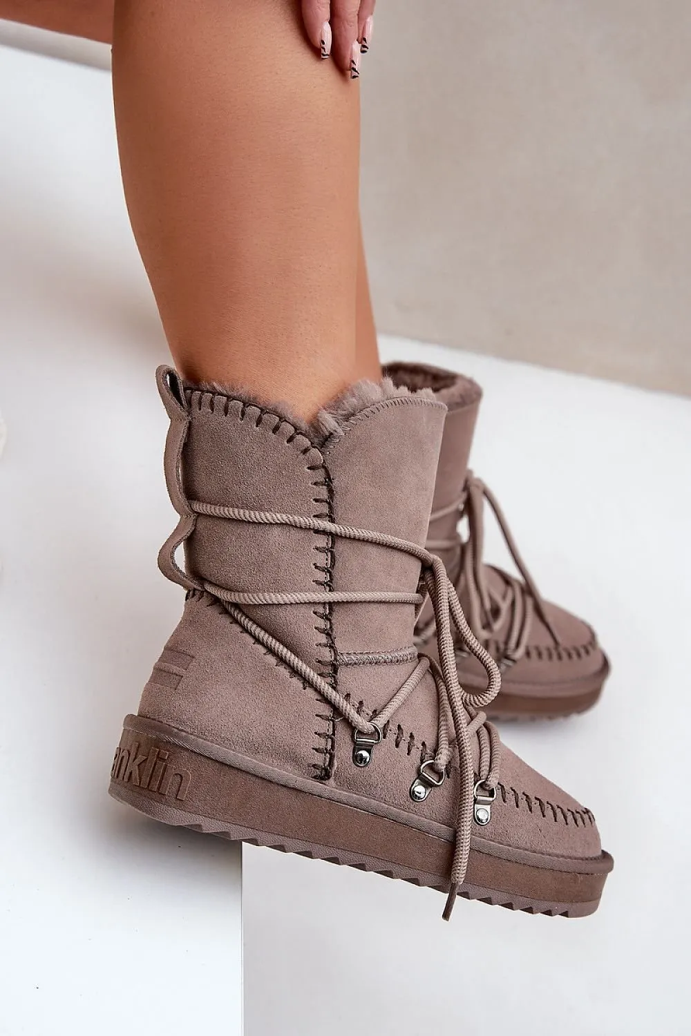 Snow boots
