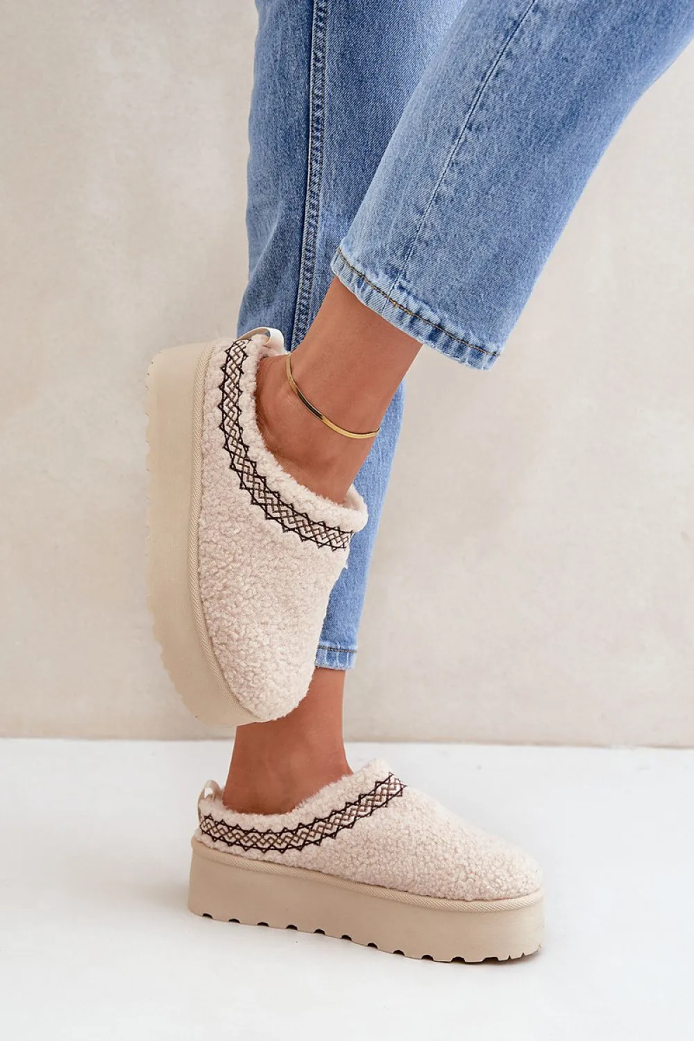 Snow boots
