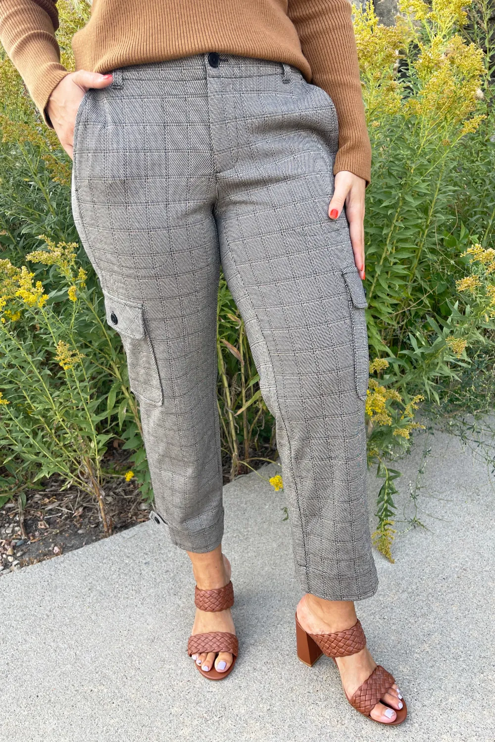 Utility Crop w/ Tab Hem & Cargo Pockets 26" ins