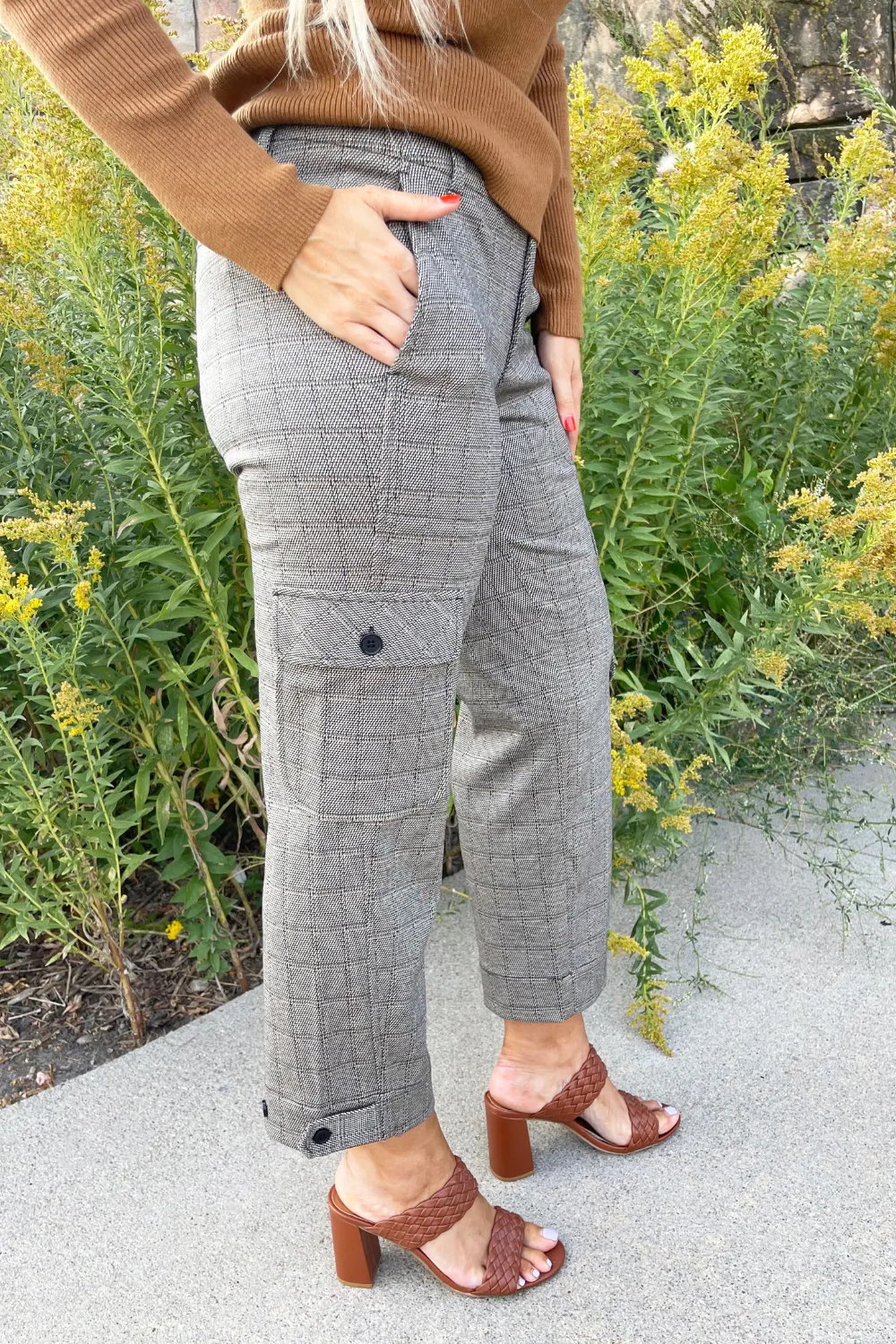 Utility Crop w/ Tab Hem & Cargo Pockets 26" ins